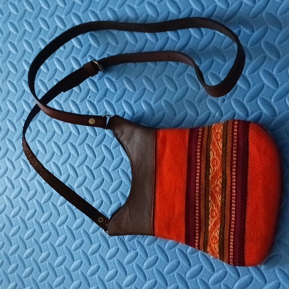 Shoulder bag cell phone holder handmade with genuine leather and Peruvian Textil - Picture 7 of 10